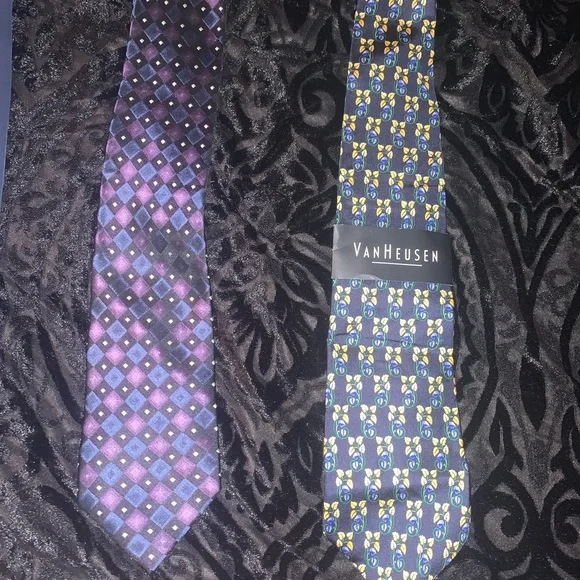Van Heusen ties - Picture 3 of 3